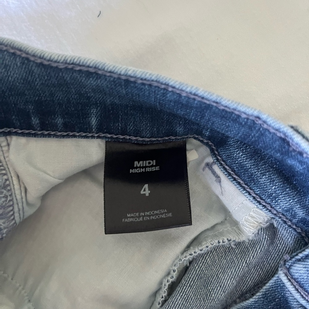 Express Light Midi High Rise Shorts - Picture 4 of 4
